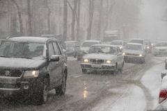В Екатеринбурге парализовало дорожное движение из-за снегопада