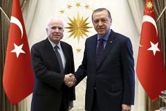 Маккейн секретно посетил сирийских курдов перед визитом к Эрдогану