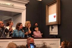 Картина Бэнкси, проданная на аукционе Sotheby\'s за £1 млн, самоуничтожилась