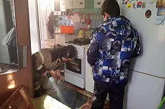 Школьник устроил в доме пожар, чтобы испытать противогаз