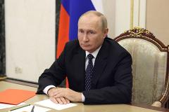 Путин подписал поправки в УК РФ об отказе от участия в военных действиях