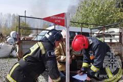 На утро понедельника в Свердловской области действуют 64 пожара