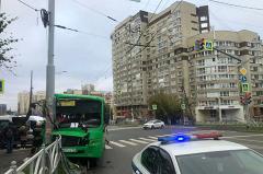 Медики рассказали о состоянии пассажиров автобуса, пострадавших в аварии в Екатеринбурге