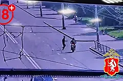 Появилось видео смертельного наезда мотоциклиста на пешехода на Крауля