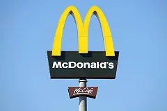 Дворкович отрицает планы властей по закрытию сети «Макдоналдс» в России