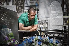 В Екатеринбурге ветеранов войны позвали пить чай среди гробов