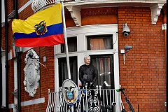 Эквадорцы захотели избавиться от Ассанжа из-за вони и свинства