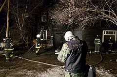 Женщина, которая пострадала сегодня ночью при пожаре в Пионерском районе, скончалась