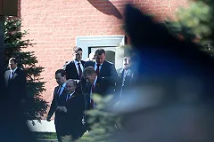 Двукратный рост доходов Путина и Медведева объяснили повышением зарплаты