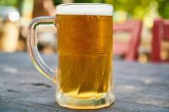 Диетолог объяснила, как пить пиво без вреда для здоровья