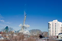 Взрывники разобрали ствол телебашни, упавший на земляную подушку