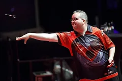 Предлагавшую «чпокнуть дротиком» пенсионера чиновницу пожурили и простили