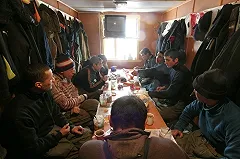 Правительству предложили приравнять мигрантов к гражданам РФ и платить им пособия по безработице