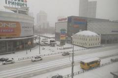 Екатеринбург 1 апреля накрыло сильным снегопадом