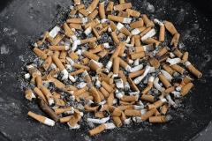 Россияне начали курить более дешевые сигареты