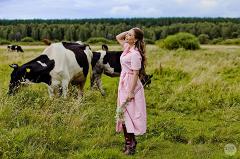 Фермеры подарили корову Юлии Михалковой из «Уральских пельменей»