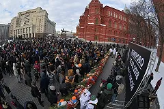 Потерявший семью в «Зимней вишне» кемеровчанин злит россиян своими фото из США