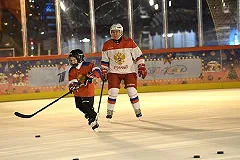 Школьник из Каменска-Уральского на Новый год получил гитару от Владимира Путина