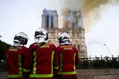 Число пострадавших при пожаре в соборе Парижской Богоматери выросло