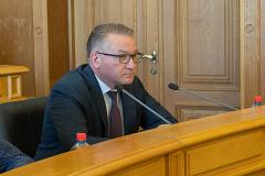 Депутата Константина Киселева пригласили на комиссию по этике в связи с высадкой саженцев в парке