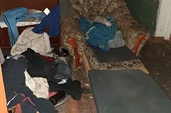На Уралмаше женщина превратила квартиру в помойку