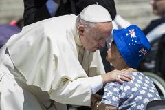 Папа римский призвал церковь просить прощения у геев за прежнее отношение