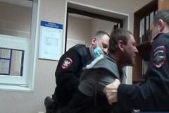 «Ты знаешь кто у меня батя»: екатеринбуржец устроил пьяный дебош в аэропорту Барнаула