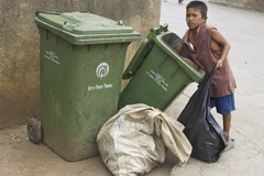 Люди из бедных семей хуже контролируют эмоции в зрелости