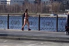 В Екатеринбурге на пробежке заметили практически полностью обнаженную женщину