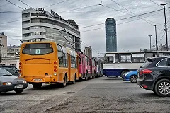 Дороги Екатеринбурга латают «картами»