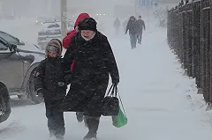 «Газель» сбила рабочего, который чистил дорогу на Московской горке