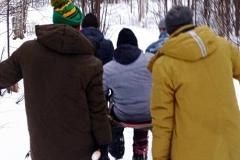 Тащили по тайге на носилках: в Свердловской области росгвардейцы спасли упавшего со скалы туриста