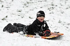 В Екатеринбурге мальчик, травмировавшийся при катании с горки, пошел на поправку