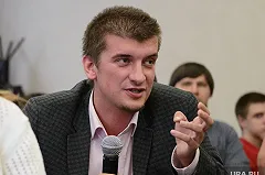 Екатеринбургский журналист выпал из окна пятого этажа