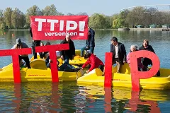 Немцы протестуют против свободной торговли между ЕС и США