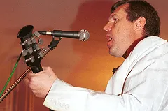 Барда Александра Новикова обвинили в мошенничестве на 36 млн рублей