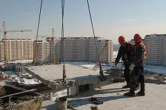 В Екатеринбурге на 31-летнего рабочего рухнула бетонная плита