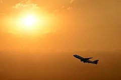 Пассажир рейса Москва-Барселона получил по лицу за оскорбление русских