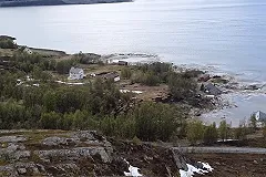 Полукилометровый оползень унёс в море часть рыбацкого посёлка — инцидент попал на видео