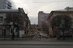 Мешало проекту гостиницы: в центре Екатеринбурге снесли историческое здание — фото