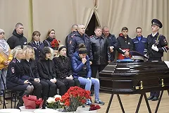 В Заречном простились с погибшим при преследовании пьяного лихача сотрудником ДПС