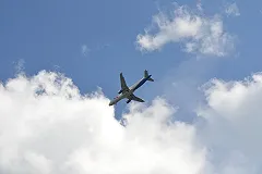 Екатеринбуржцы до поздней ночи стояли в очереди за льготными билетами в Крым