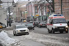 Равнодушие и хладнокровие: екатеринбуржцы несколько часов ходили мимо трупа