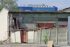 На Урале бетонный забор упал на подростка