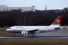 Самолет Air Malta вернулся в аэропорт ради забытых пассажиров
