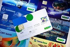 Путин подписал закон о переводе всех бюджетников на карту «Мир»