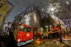 Число жертв пожара в жилом доме в центре Москвы достигло семи