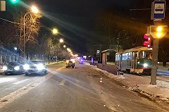 На Титова автомобиль совершил наезд на девушку, переходившую дорогу «на красный»