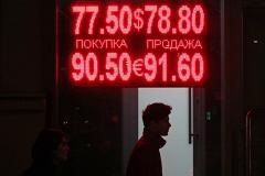 Курс рубля вновь рухнул