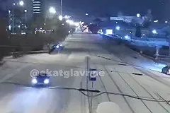 На водителя BMW, сломавшего ограждение моста в Екатеринбурге, подают в суд